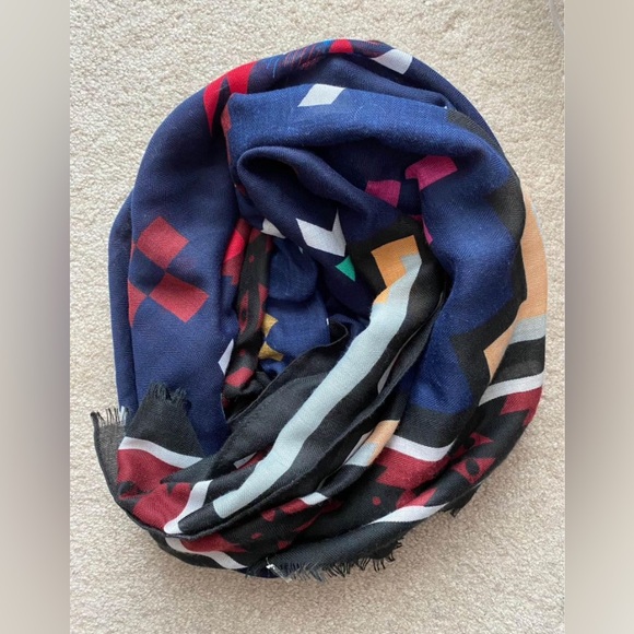 Aztec print rectangular scarf - Picture 2 of 3